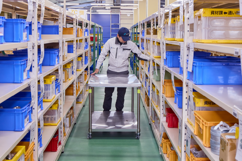 写真:資材購買の仕事風景1